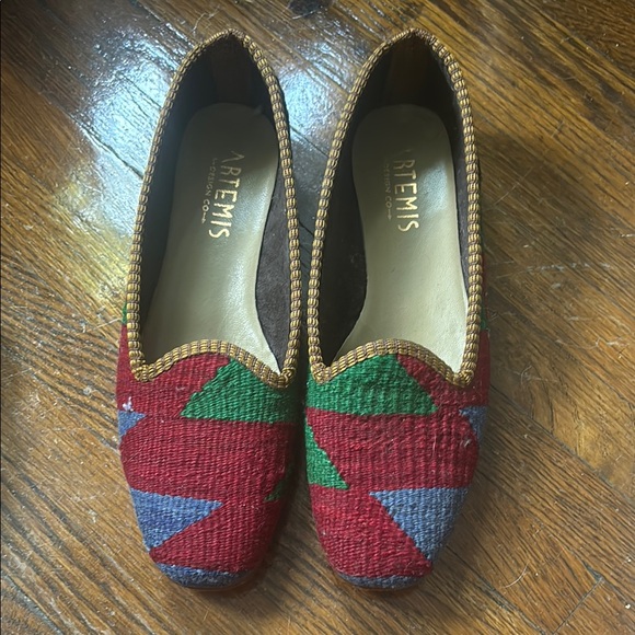 Artemis Design Co Red and Green Flats - Picture 4 of 5
